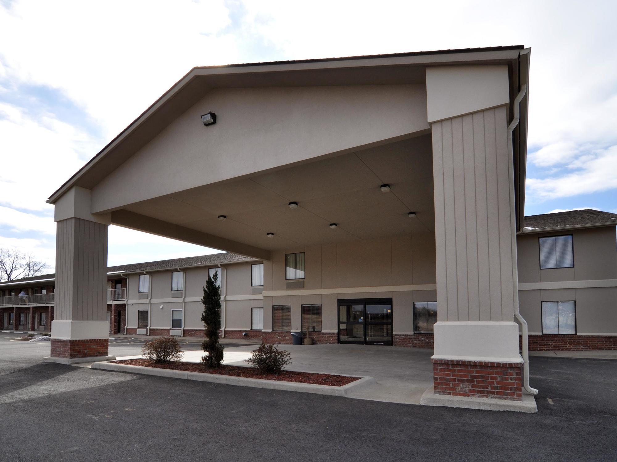 Econo Lodge Inn & Suites Greenbrier Exteriör bild