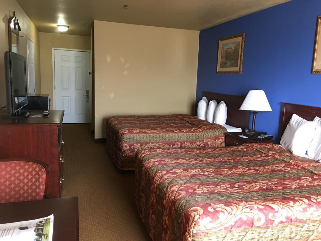 Econo Lodge Inn & Suites Greenbrier Exteriör bild