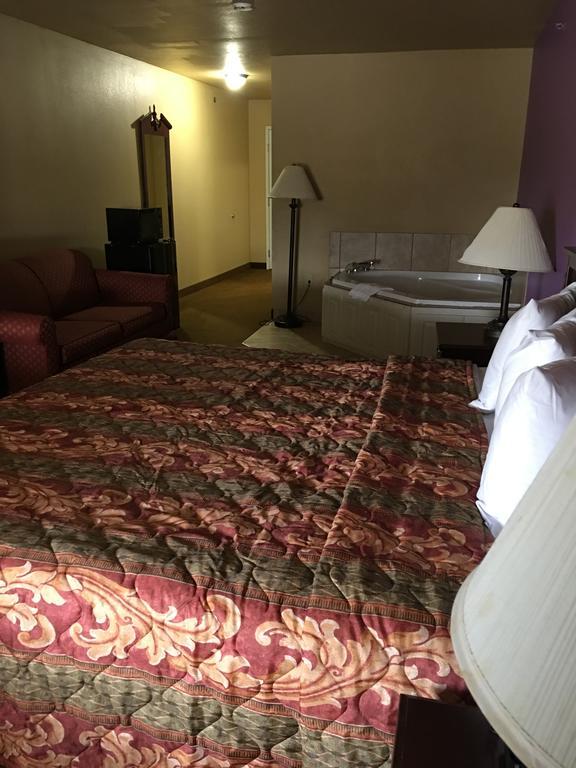 Econo Lodge Inn & Suites Greenbrier Exteriör bild