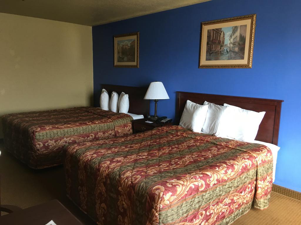 Econo Lodge Inn & Suites Greenbrier Exteriör bild