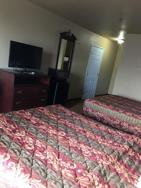 Econo Lodge Inn & Suites Greenbrier Exteriör bild