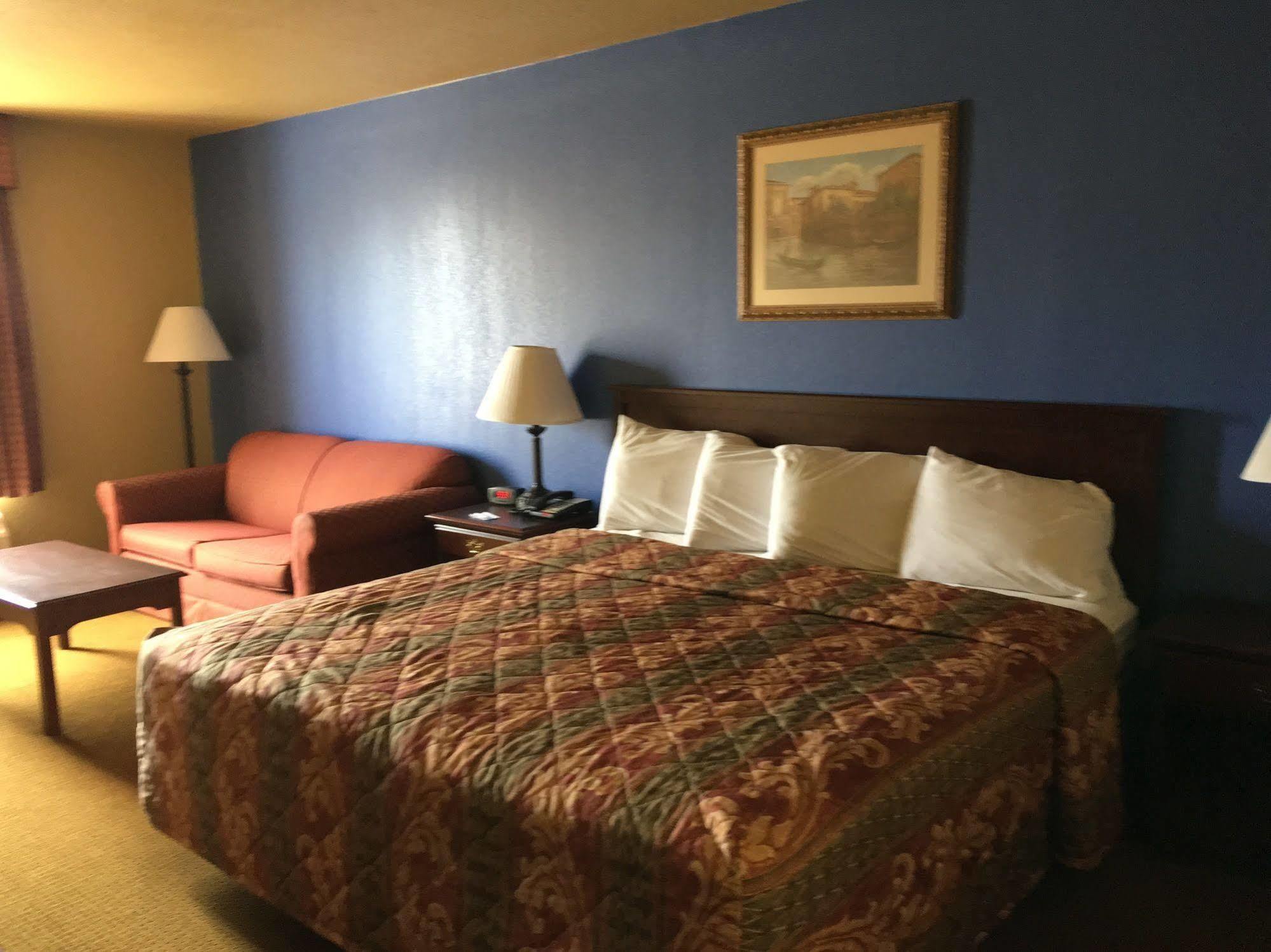 Econo Lodge Inn & Suites Greenbrier Exteriör bild