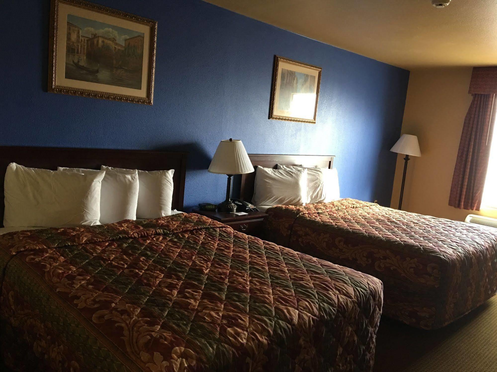 Econo Lodge Inn & Suites Greenbrier Exteriör bild