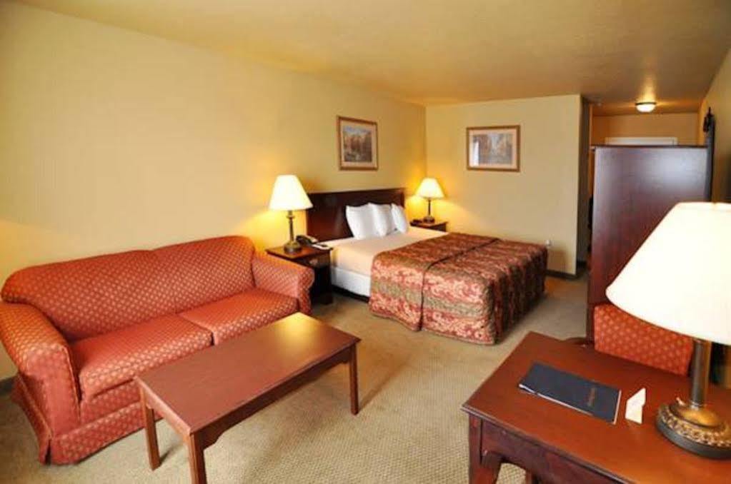 Econo Lodge Inn & Suites Greenbrier Exteriör bild