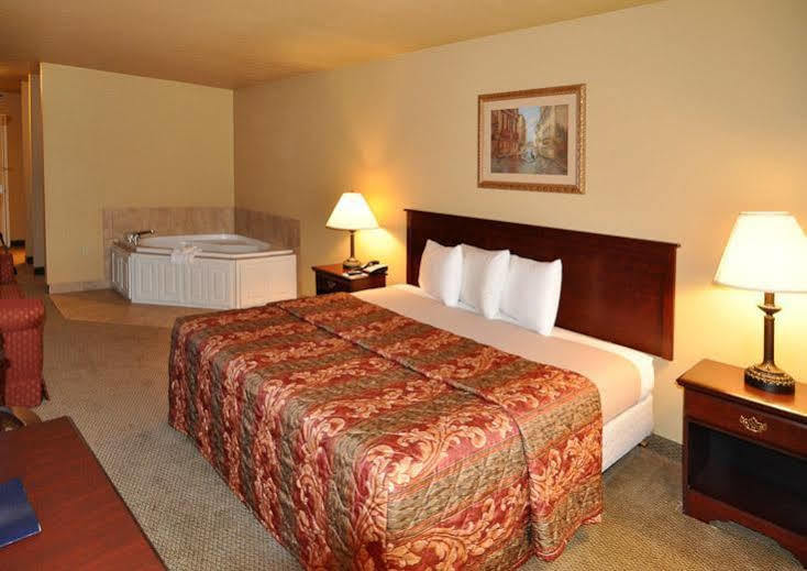 Econo Lodge Inn & Suites Greenbrier Exteriör bild